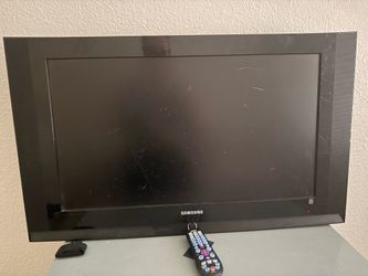 Samsung 32 in with remote