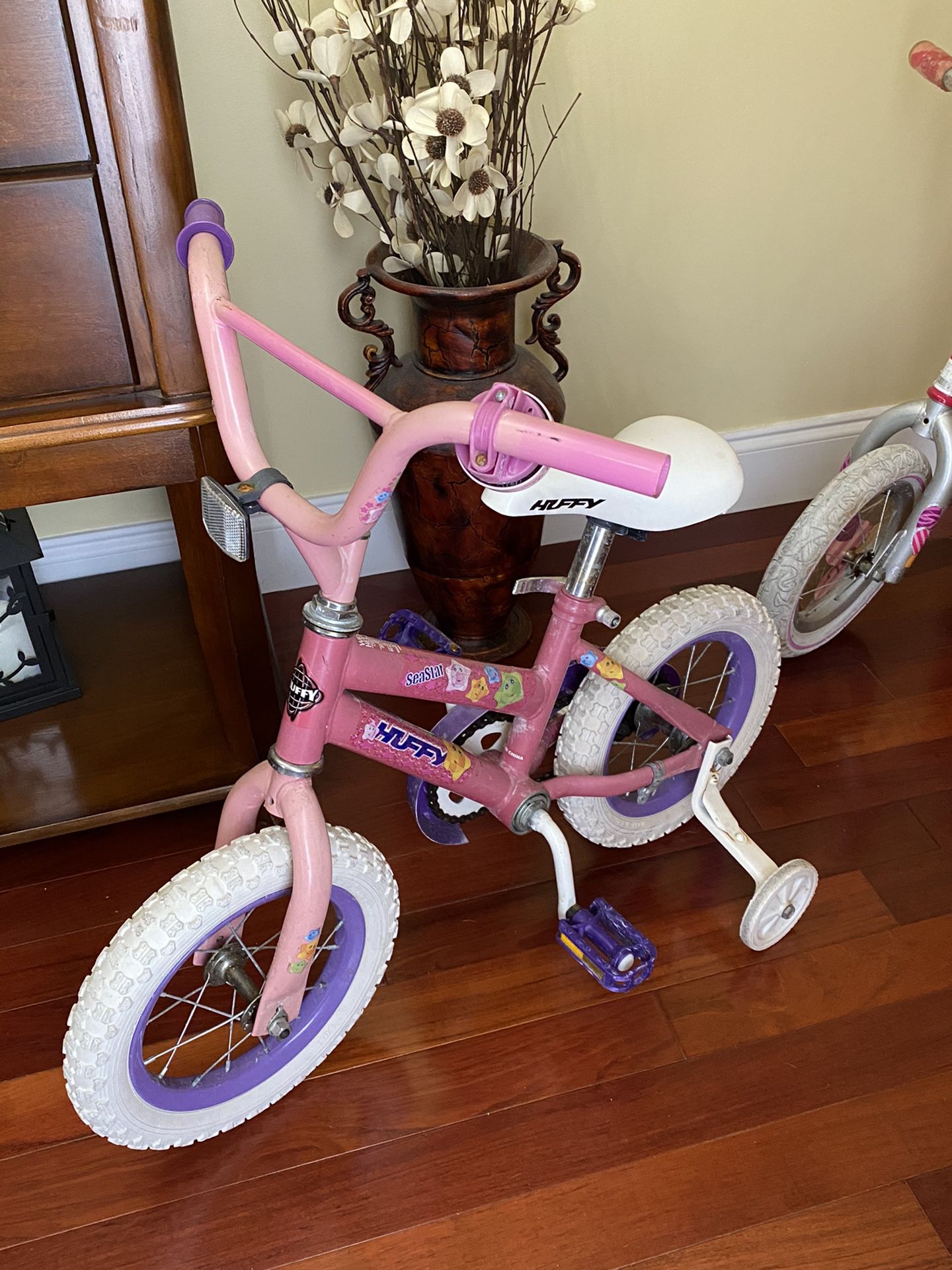 Little girls Huffy Bicycle with training wheels $10