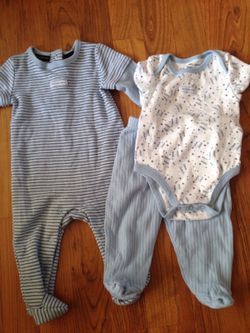 2 baby gap outfits 6-12 months