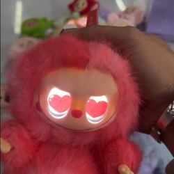 Intelligent AI electronic version of Labubu (the eyes are electronic screens that  up and change freely).