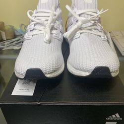 DS Women’s Adidas Ultraboost 4.0 size 11 = Men’s size 10