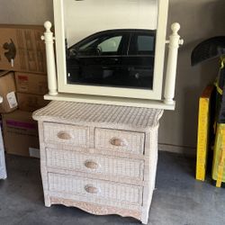 Dresser And Mirror Set 