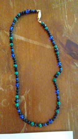 Women's beaded necklace