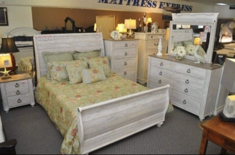 Willowton Whitewash Sleigh Bedroom Set