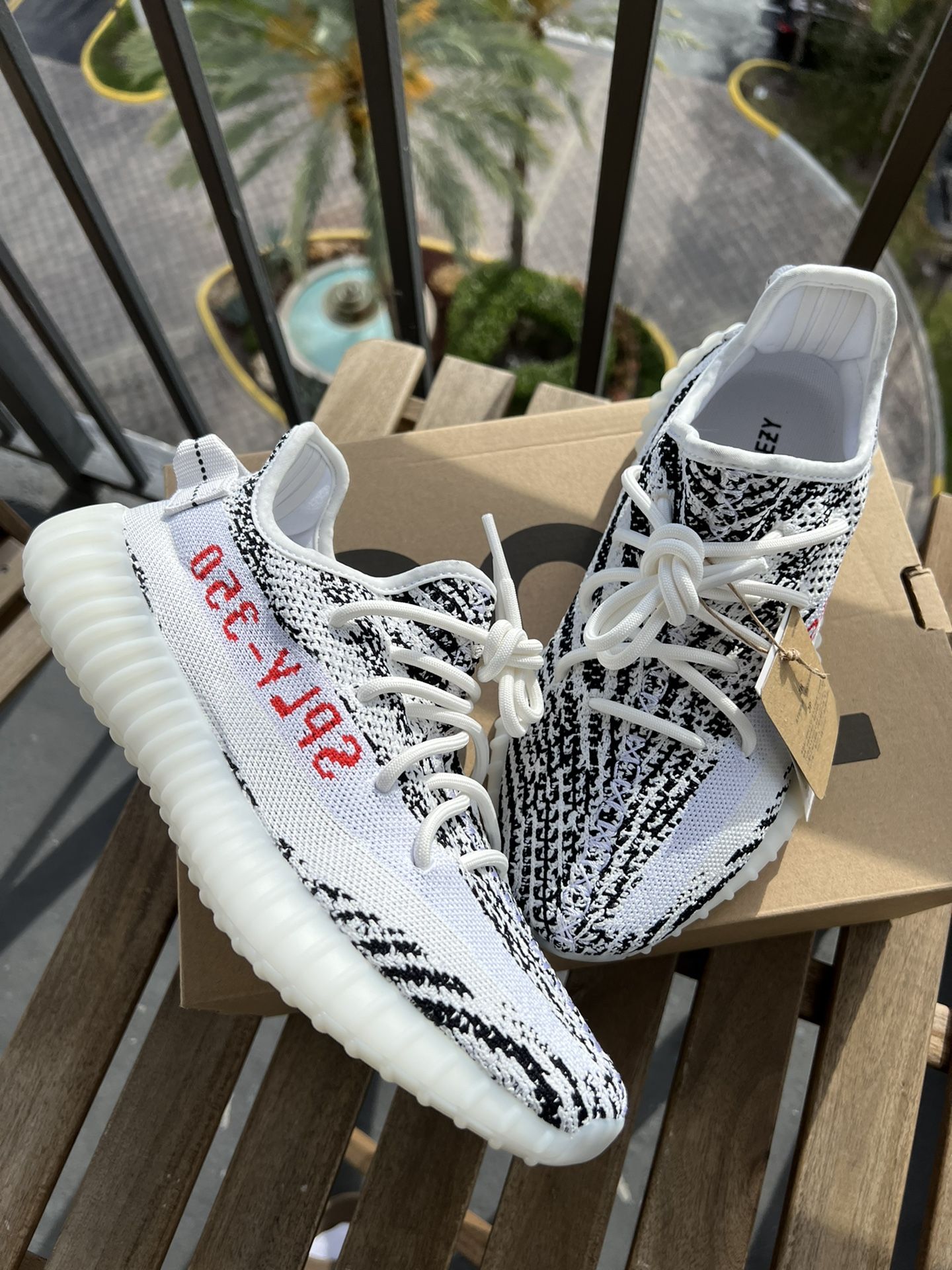 Yeezy 350 V2 Zebra Size