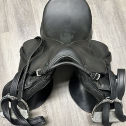 Stubben Genesis Deluxe, Dressage Saddle