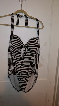 Ladies bathing suit