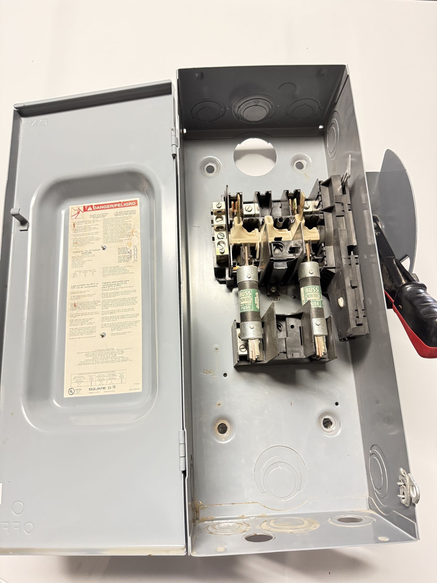 Heavy Duty Safety Switch / Interruptor de Seguridad De Servicio Pesado