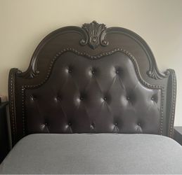 Luxury Tufted Leather Headboard - Elegant Traditional Style