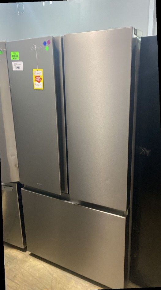 Hisense HRF266N6CSE 26.6-cu ft French Door Refrigerator Z4