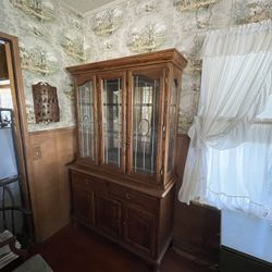 China cabinet with light 