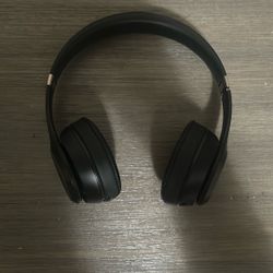 Like New Solo 4 Wireless Beat Headphones 