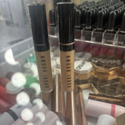 Bobby Brown concealers selling us a bundle 30$
