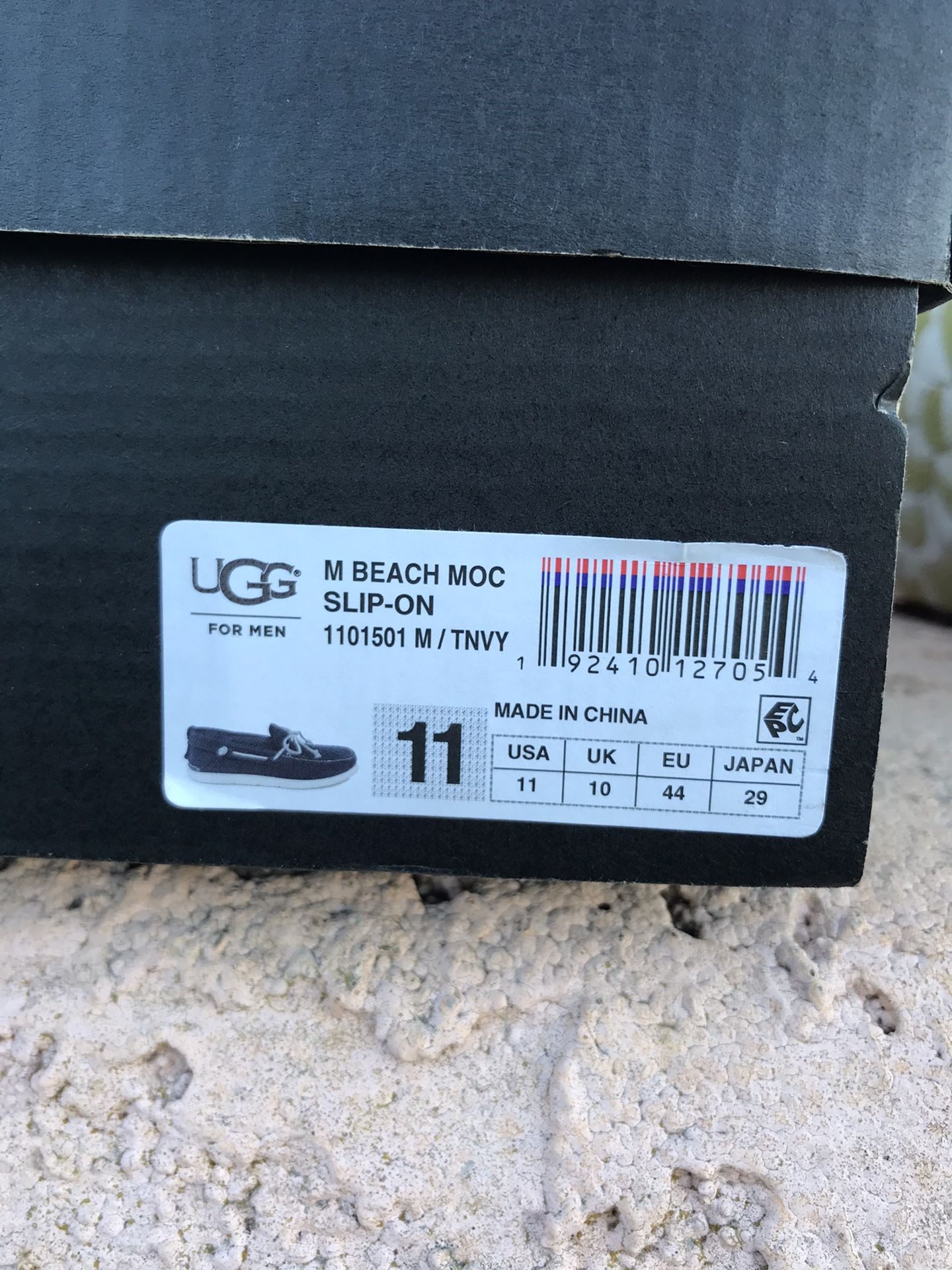 New men’s Uggs slip ons size 11