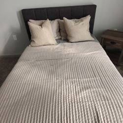 Zinus Full Size Upholstered Platform Bed Frame w Mattress