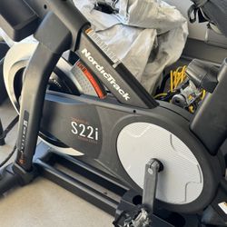 NordicTrack S22i - Live WiFi Workouts, 22” Screen