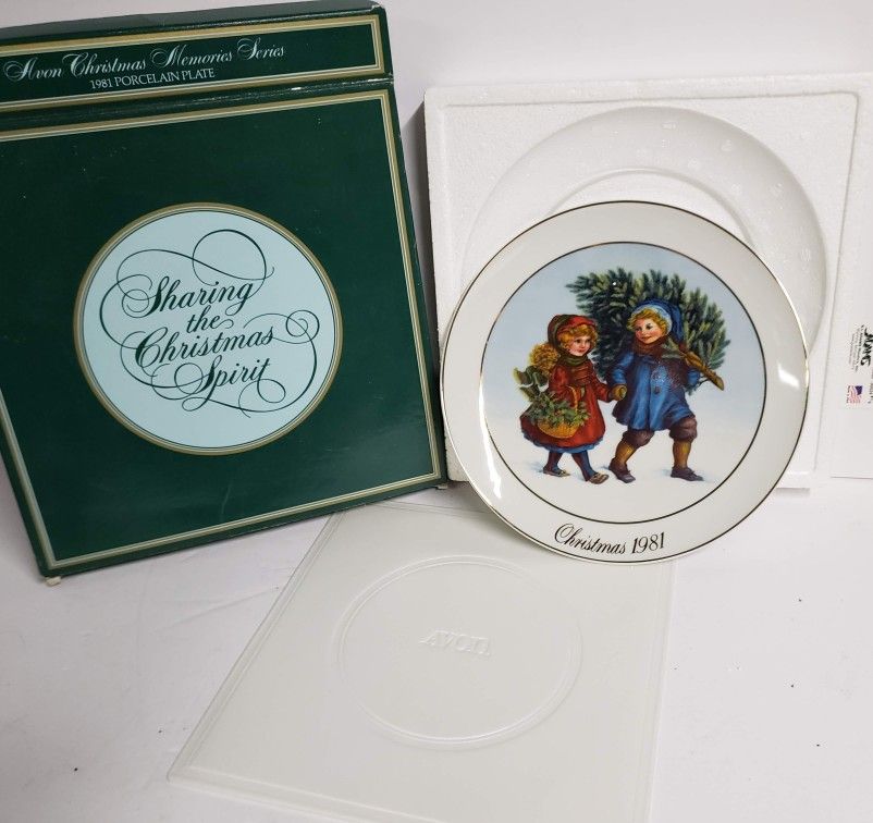 1981 Avon Christmas Plate With Box