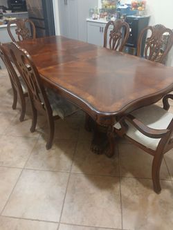 Mesa de comedor formal de Ashley's Furniture con 10 sillas