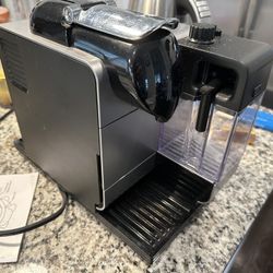 Espresso DeLonghigh Coffee Machine + Pod Holder