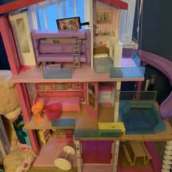 Barbie Dream House W/ All Accessories. 