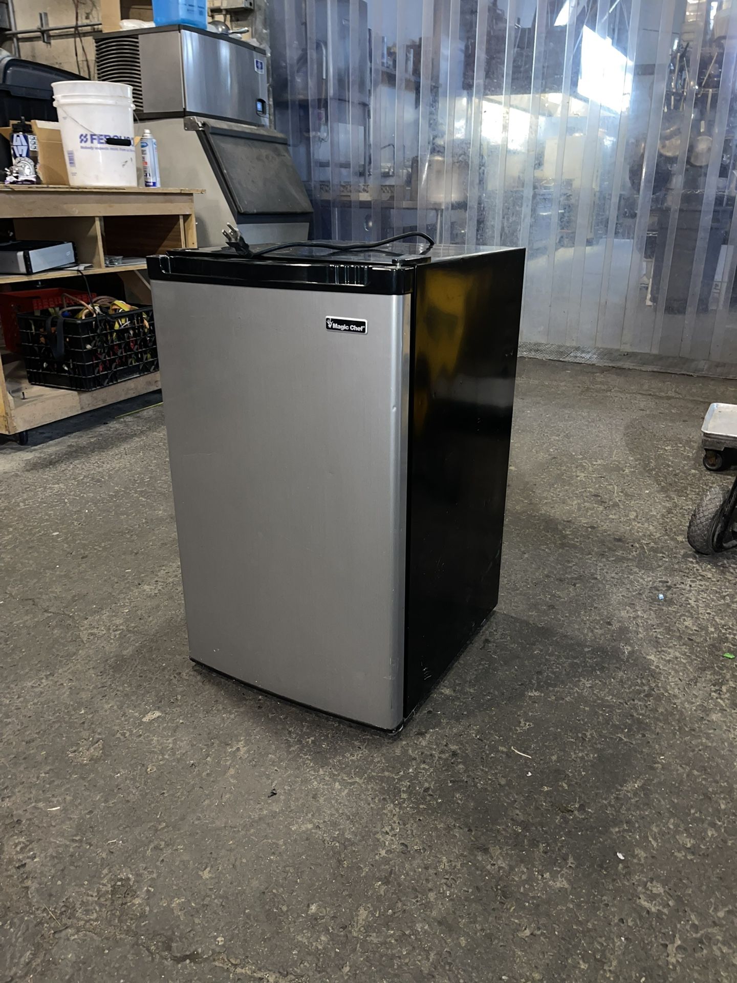Magic Chef mini fridge