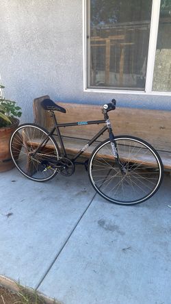 Really nice bike believe to be a 26 inch frame medium size.