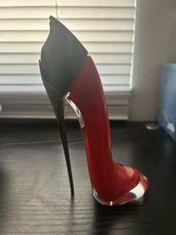 Carolina Herrera  Very Good Girl