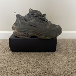 Balenciaga Triple S “gray”