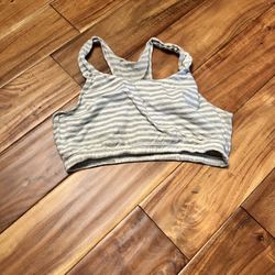 Women’s gray and white striped fruit of the loom sports bra. Size 38