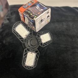 Super Bright LED Garage Light 200W, 20000LM - Deformable Panels for 360° Illumination