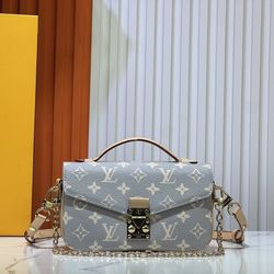 A roll of fashionable and versatile trendy bags