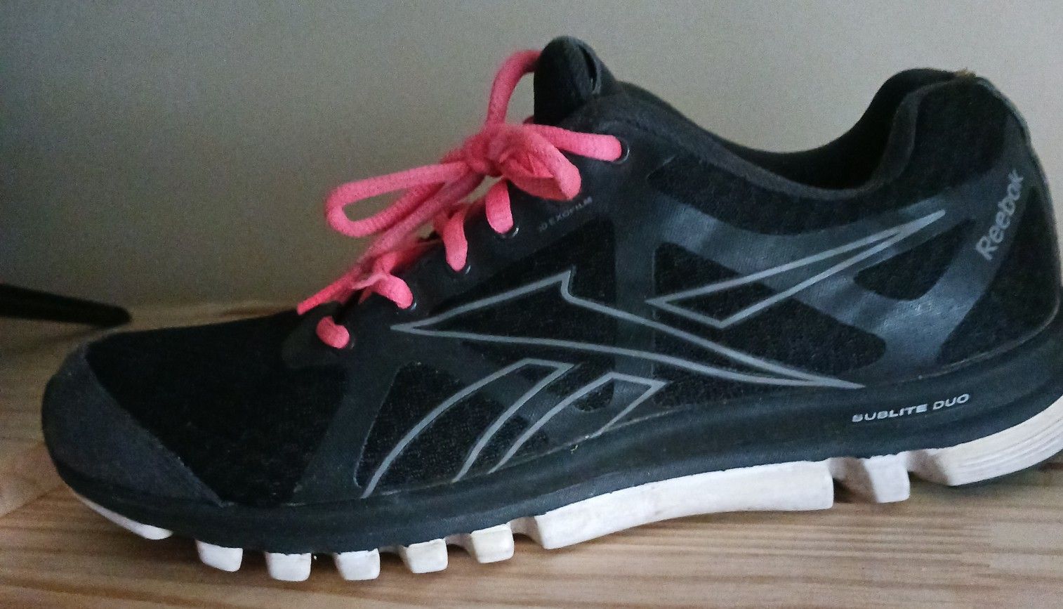 

Reebok Sublite Duo Run Athletic Shoes 
Black / Women's 
(Size 8.5)
