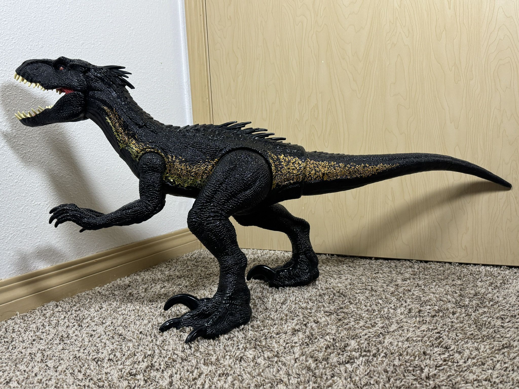 Jurassic World Super Colossal Indoraptor Action Figure