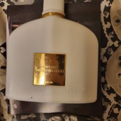 Tomford White Patchouli Perfum https://offerup.com/redirect/?o=MTAwLm1s