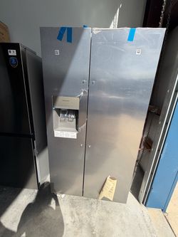Frigidaire Side-by-Side Stainless Steel Refrigerator