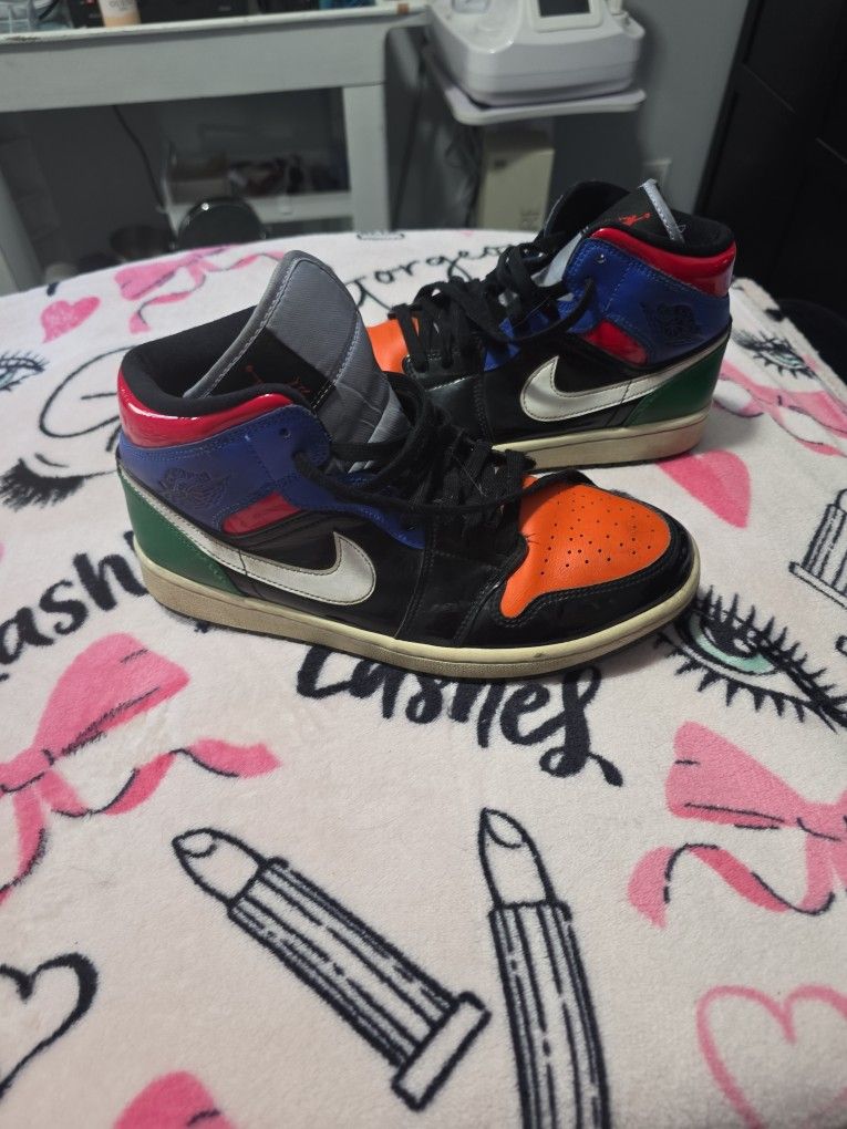 Used  Nike  Muticolor Tennis Shoes  Especial Edition 