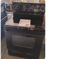 GE smooth-top electric range