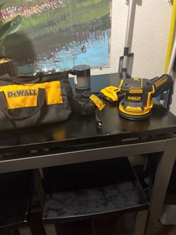 DeWalt Brushless Random Orbital Sander with Battery and Charger