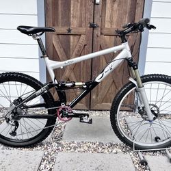 18” Beautiful Gary Fisher Cake 3DLX Full Suspension Mountain Bike With Carbon Fiber
