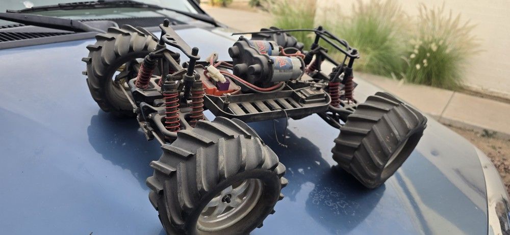 E-maxx For Parts NO TRANSMITER