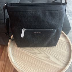 Michael Kors MORGAN Med Messenger Crossbody Bag BLACK MK Sig Logo PVC
