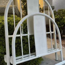 Wrought Iron Bed Frame (Twin)