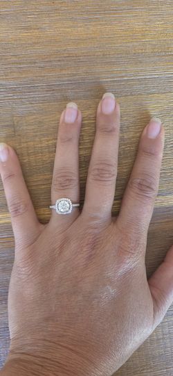 VVS1 Moissanite Halo Engagement Ring