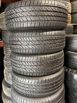 Set of 4 matching tires copper all season like new 215/60R16