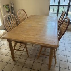 Table With 4 Chairs 