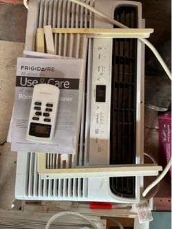 Frigidaire 8,000 BTU Air Conditioner with remote