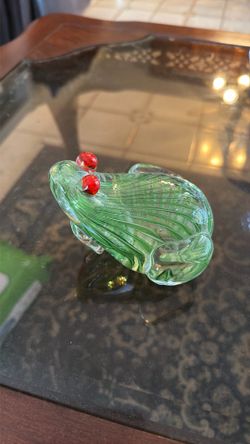 Vintage Murano Style Art Glass Frog Figurine – Green Ribbon Swirl with Red Eyes