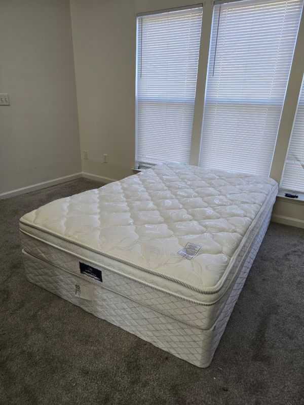 FULL SIZE BED SERTA MATTRESS 
