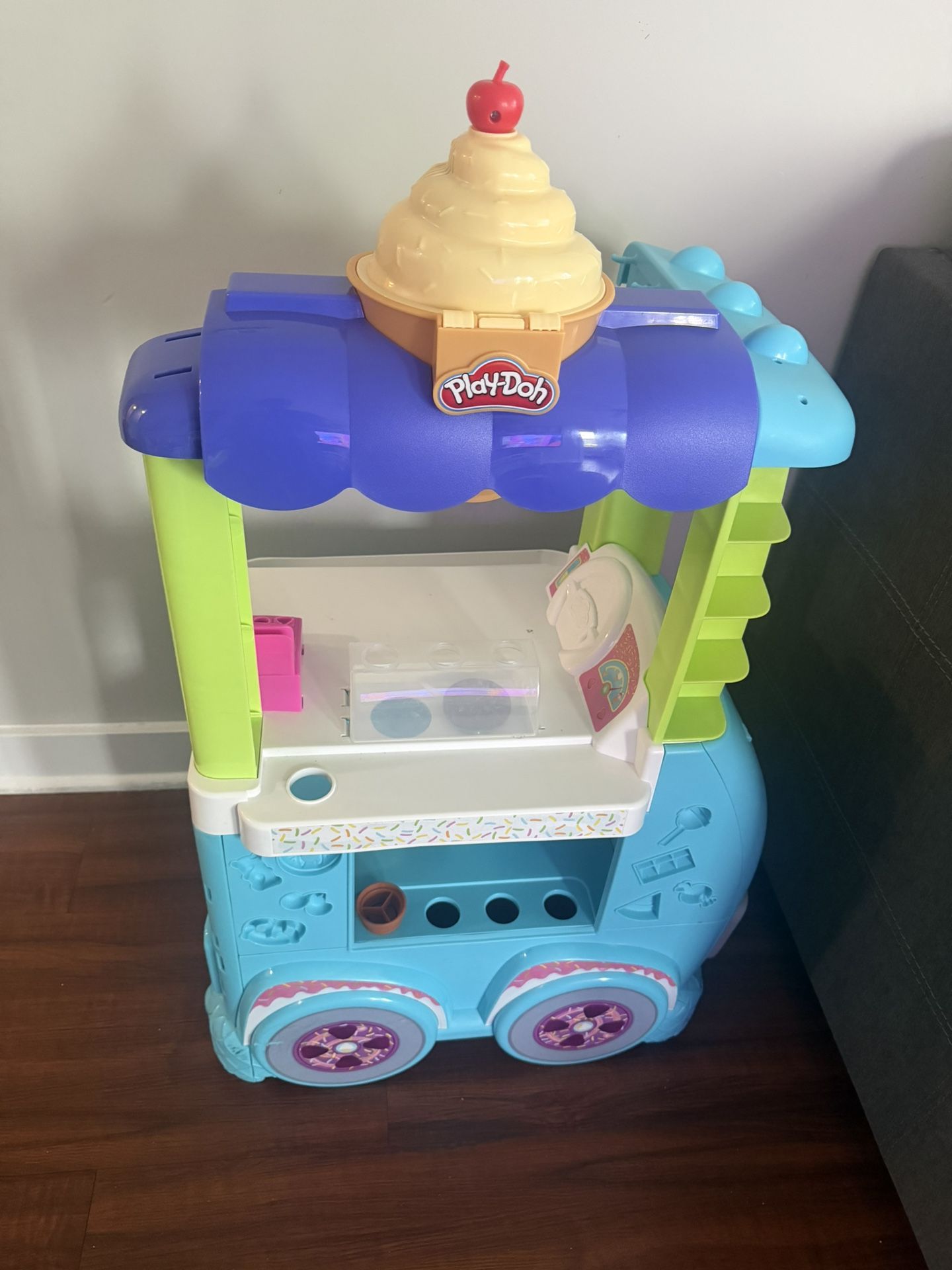 Play-Doh Kitchen Creations Ultimate Ice Cream Toy Truck Playset Without Playdoh