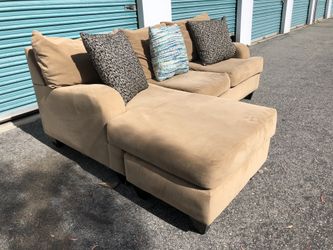 Sectional w Movable Chaise And washable covers
